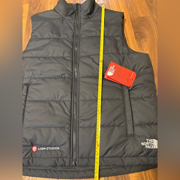 North Face Puffer Vest NWT MENS LG. (Has logo) FIRM ON MY PRICE. TY 🩷 - Picture 12 of 12